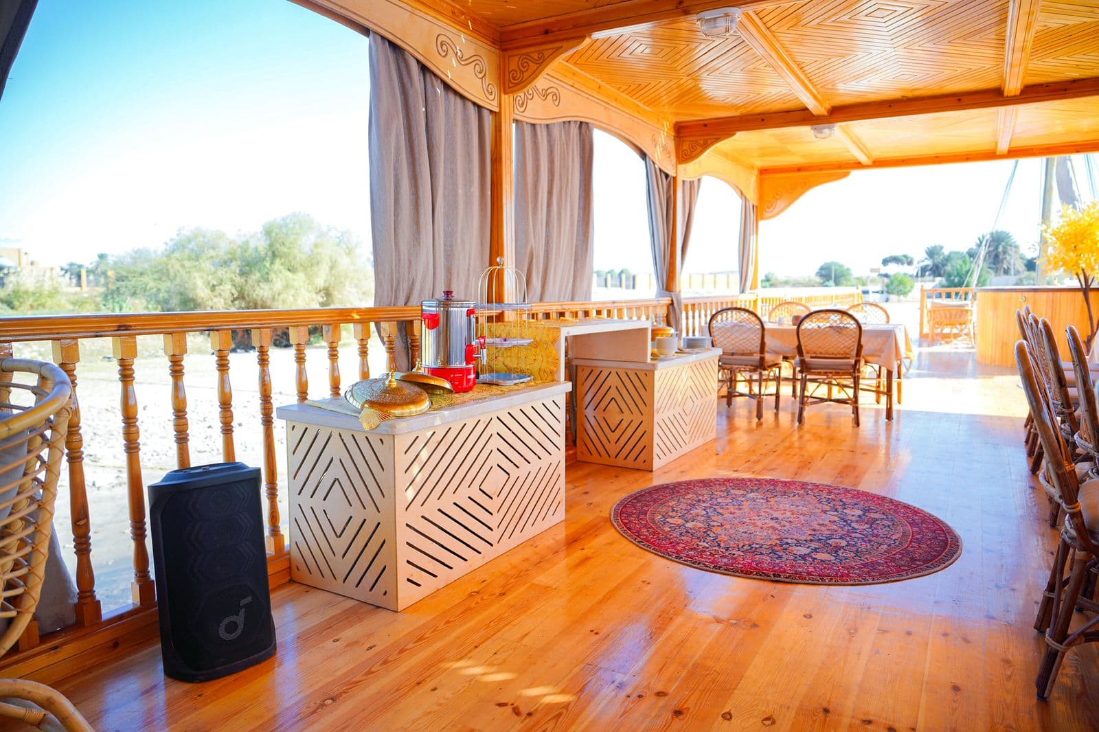 Deck buffet